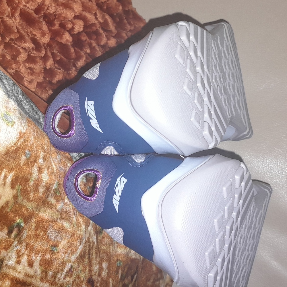 🌺AVIA Sneakers - Picture 4 of 8